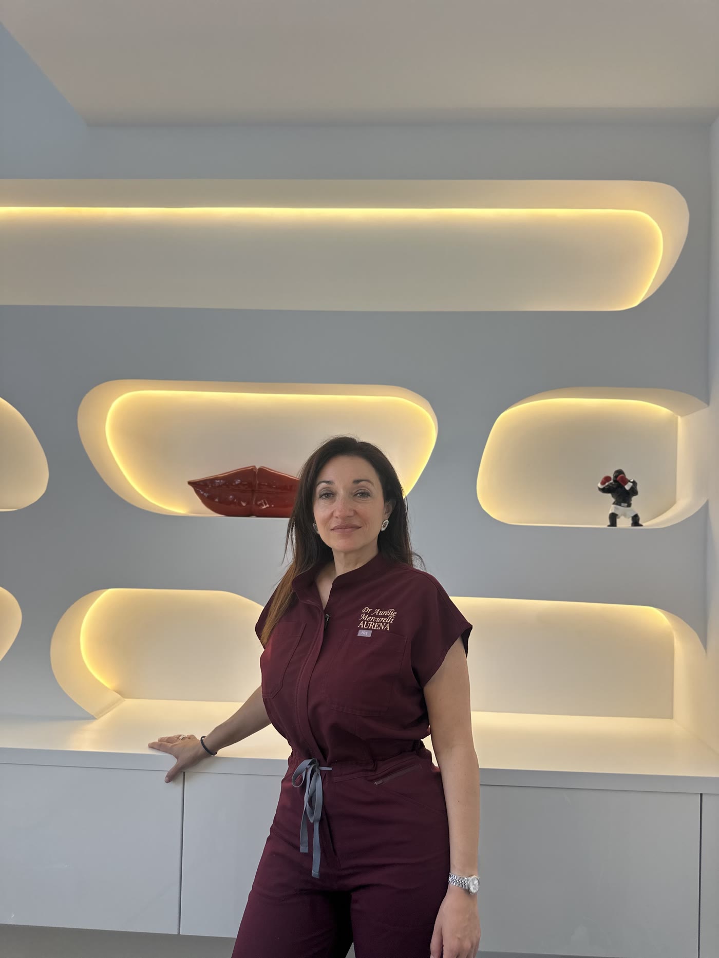 Le Dr Aurélie Mercurelli, médecin esthétique et capillaire, à la clinique AURENA